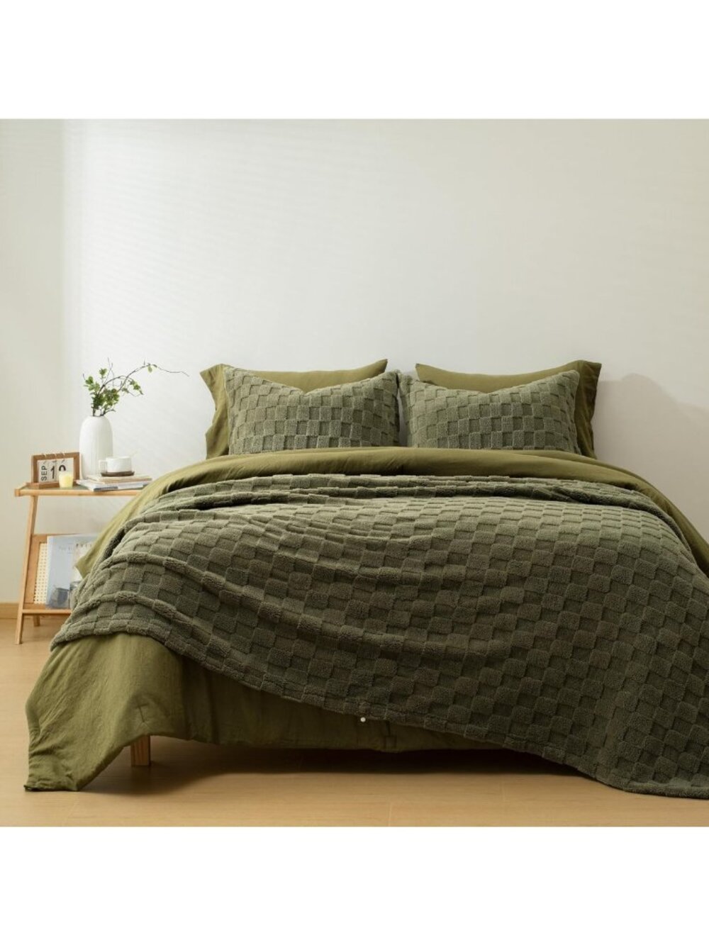 Cozy 4pc King Comforter Set with Detachable Fluffy Blanket in Olive Green